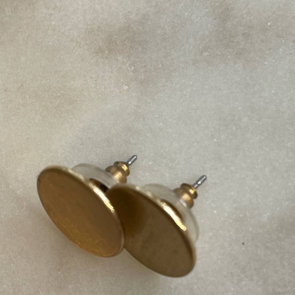 Round earrings. New without tag.
